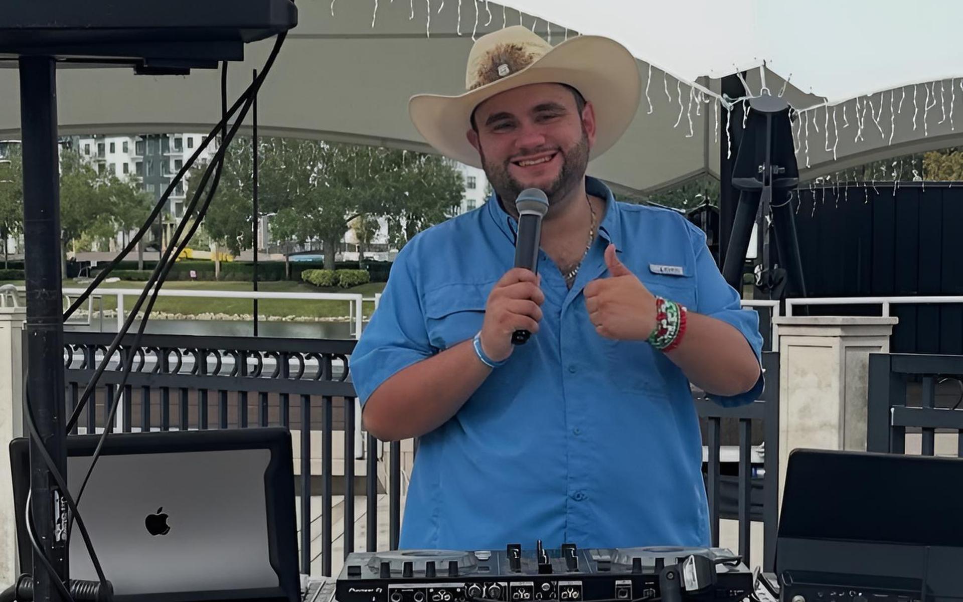 Tyler White legt als DJ bei den «Autism-Speaks-Walks» auf