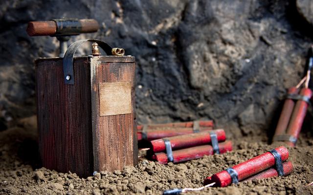 Detonator und Dynamit (Bigstock: 7608336)
