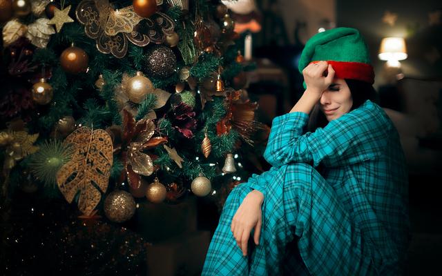 Traurige Frau an Weihnachten (Symbolbild)