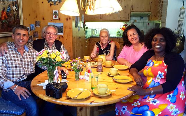 (Links nach rechts:) Simon Tanner, Ernst Tanner, Hedi Tanner, Conny Brizza, Josephine Niyikiza