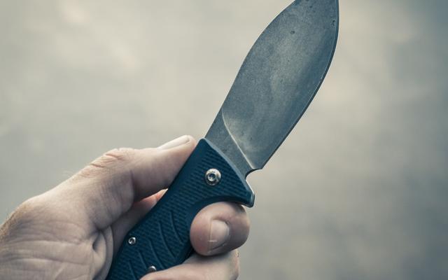 Person mit Messer