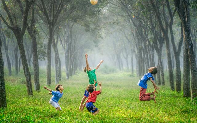 Spielende Kinder