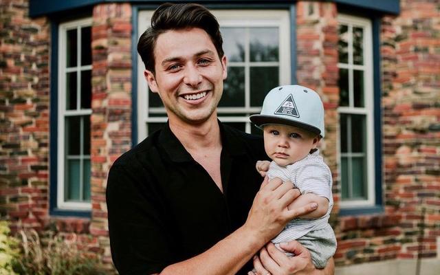 Jason Castro mit seinem Sohn Canyon