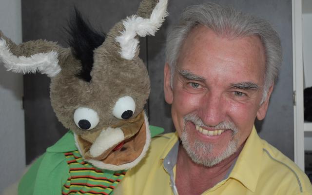 Urs Kliby und seine Eselpuppe Caroline