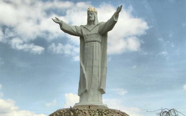 Christus-König-Statue in Polen