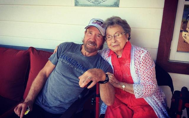 Chuck Norris und seine Mutter Wilma
