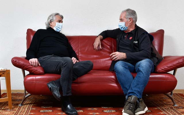 Daniel M.* und ein Mitarbeiter der Heilsarmee