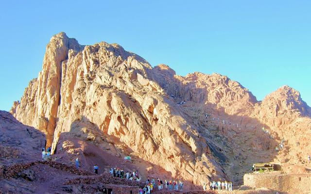 Touristen am Berg Sinai