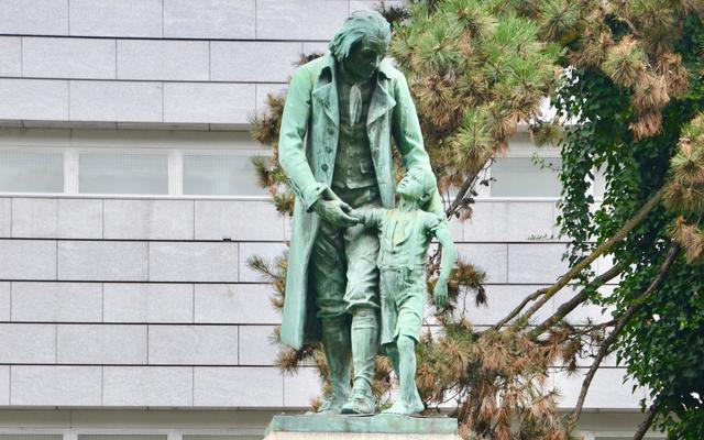 Statue von Johann Heinrich Pestalozzi in Zürich