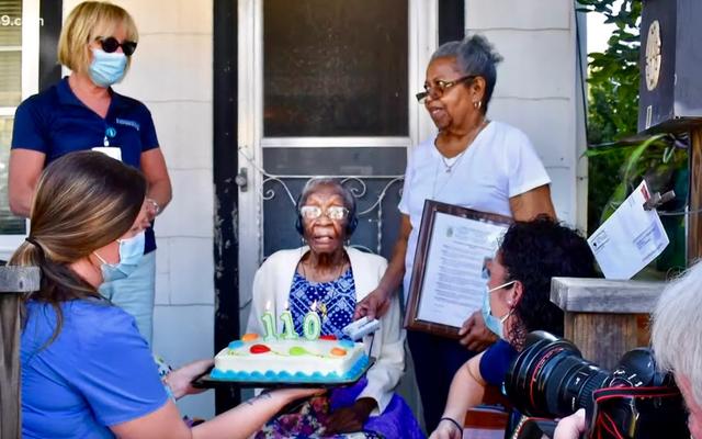 Viola Brown an ihrem 110. Geburtstag