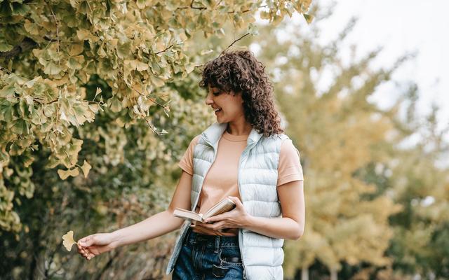 Frau in der Natur