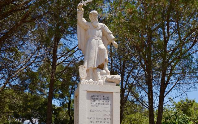 Elia-Statue auf dem Berg Karmel im Norden Israels