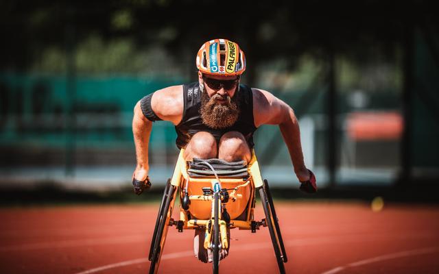 Thomas Geierspichler auf der Rennbahn mit dem Rollstuhl