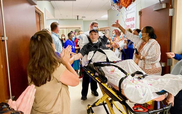 Wayne Mote wird nach 10 Wochen aus dem Piedmont Spital Hospital ICU entlassen
