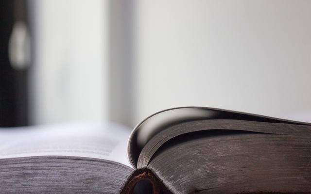 Eine aufgeschlagene Bibel