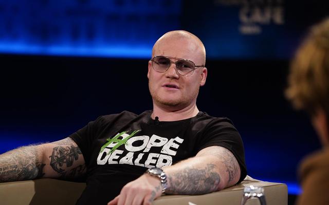 Hope-Dealer statt Dope-Dealer - Niels Petersen's Leben hat sich auf den Kopf gestellt.