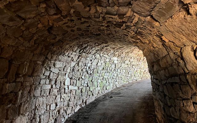 Irgendwann sieht man wieder Licht am Ende des Tunnels, sagt der Volksmund.