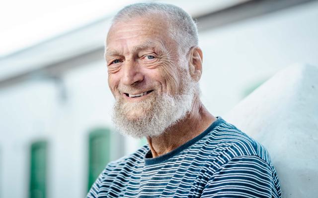 Ein glücklicher alter Mann