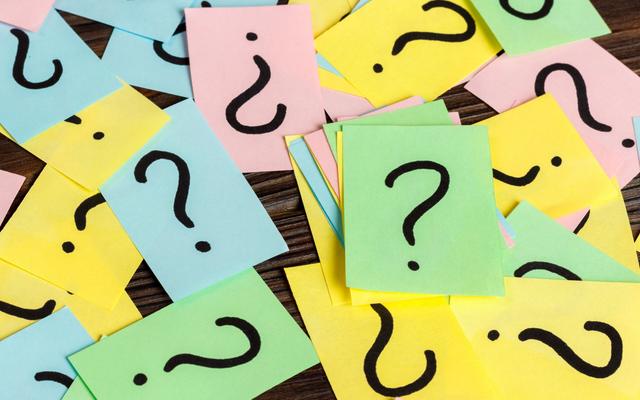 Post-its mit Fragezeichen