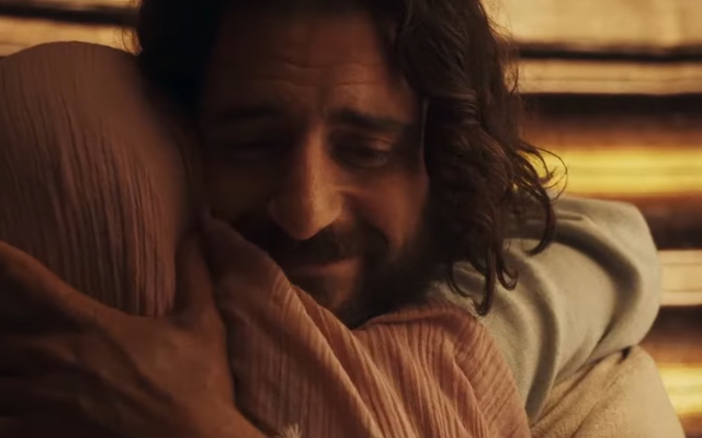 Screenshot aus The Chosen: Jesus vergibt Maria Magdalena
