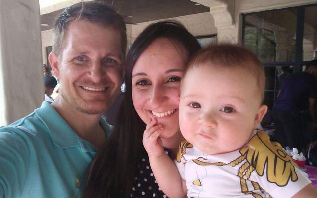 Jonathan Hacker mit seiner Frau und seinem Kind