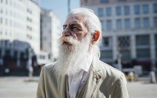 Viele Menschen stellen sich Gott als alten Mann mit langem weissen Bart vor