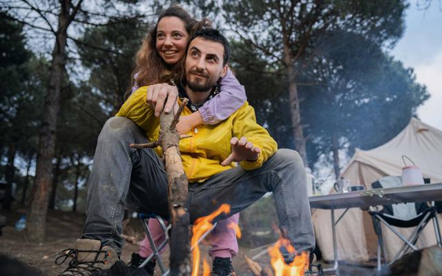 Das Feuer brennt beständig, wie die Treue in einer Beziehung (Symbolbild)