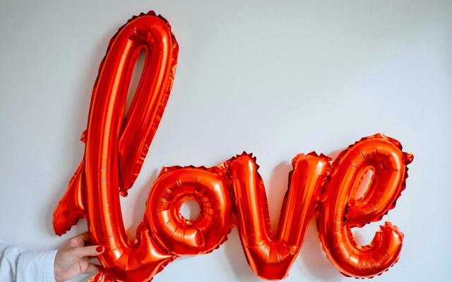 roter-luftballon-love