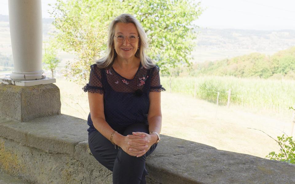 Sabine auf Mauer