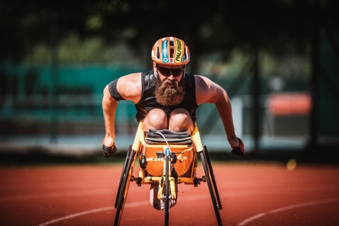 Thomas Geierspichler auf der Rennbahn mit dem Rollstuhl