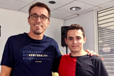 Emmanuel Kessely mit einem Student