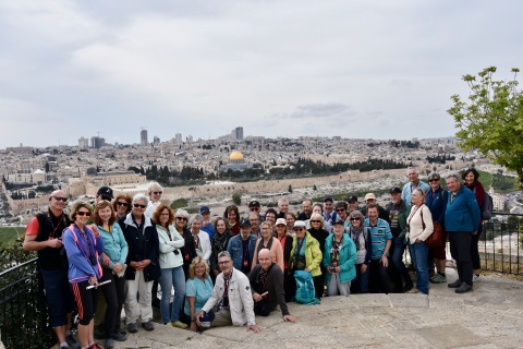 Gruppenfoto der Reisengruppe vor Jerusalem