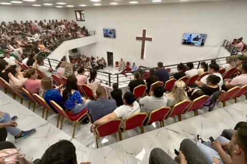 Am 26. Mai weihte die Roma-Kirche in Serbien ihr erstes Gebäude ein