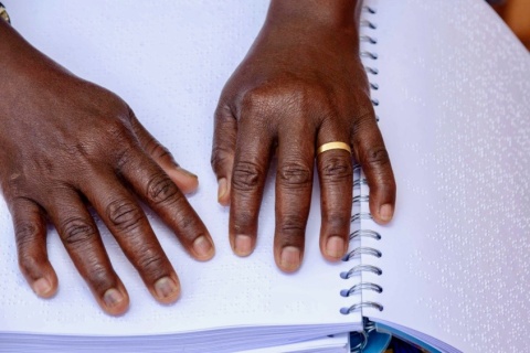 Die Bibel in Blindenschrift Braille