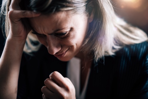 Eine Frau hat Angst