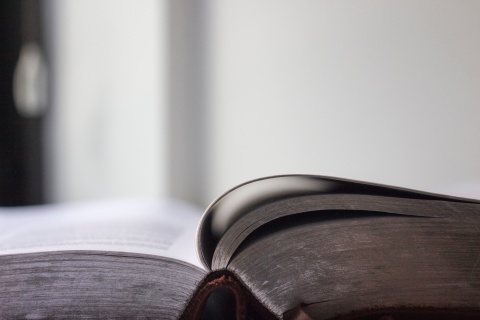 Eine aufgeschlagene Bibel