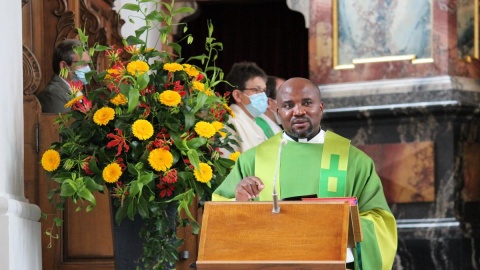 Pfr. Dr. Augustine Asogwa aus Nigeria während einer Predigt.