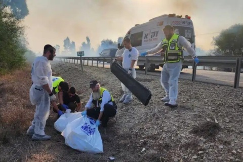 Israelische Rettungskräfte bergen Leichen