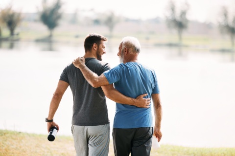 Vater und Sohn glücklich zusammen