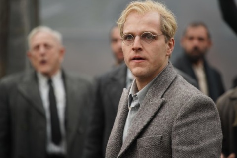 Jonas Dassler spielt in der Neuverfilmung Dietrich Bonhoeffer