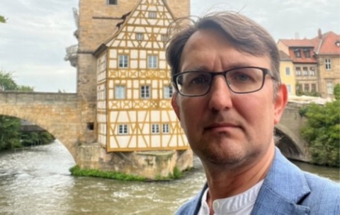 Pastor Yurii Zakhvataiev in der Bamberger Altstadt.