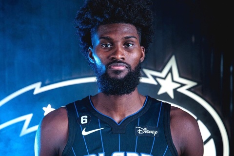 Jonathan Isaac ist Pastor, NBA-Spieler und Schuhverkäufer