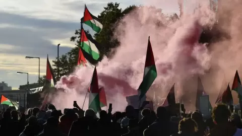 Eine Demonstration Ende Oktober in Berlin. Auch antisemitische Parolen waren zu lesen und zu hören.