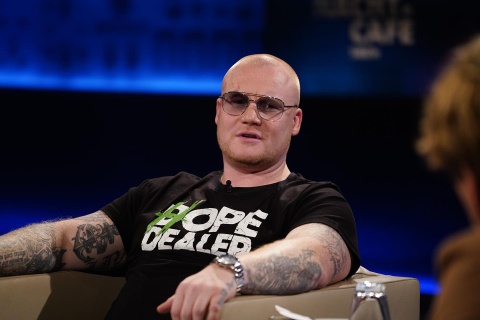 Hope-Dealer statt Dope-Dealer - Niels Petersen's Leben hat sich auf den Kopf gestellt.