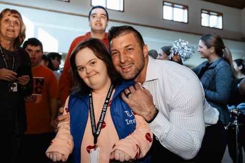 Tim Tebow (rechts) bei einer «Night to Shine»