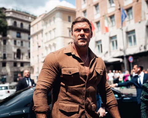 Alan Ritchson widmete sein Leben nach einem Suizidversuch Gott.