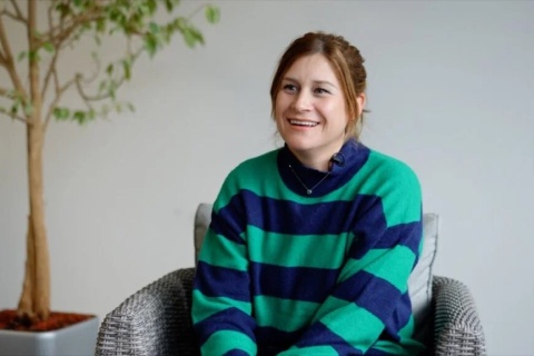 Lisa Stendall investiert sich in indigene Völker in Kolumbien.