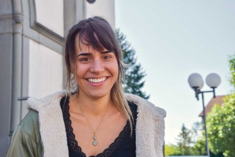 Noemi Heggli hat Theologie studiert und macht gerne Sport.