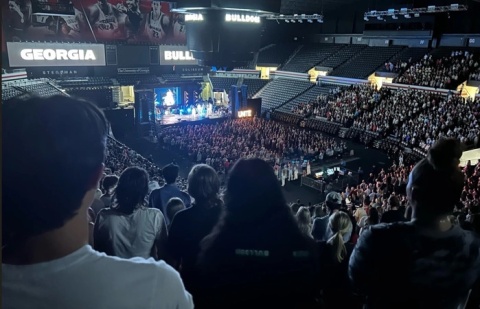 Studenten der Universität von Georgia an einer Evangelisationsveranstaltung