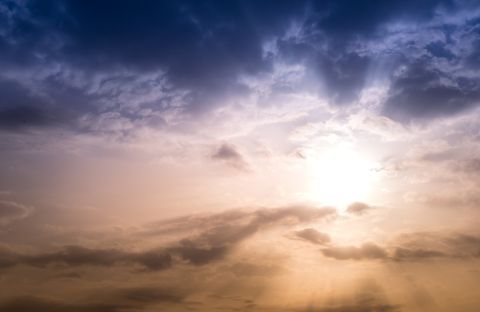 Blauer Himmel mit Wolken